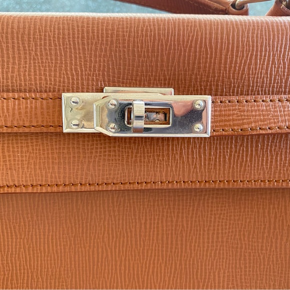 Biscuter Barcelona Leather Handbag - Picture 6 of 16